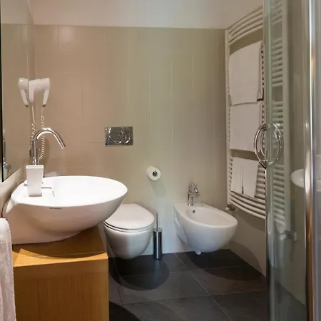 Meuble Sertorelli Reit ホテル ボルミオ